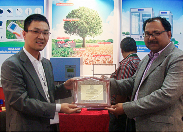 托普云农与海外公司高层、技术研发人员进行交流合作