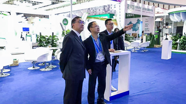 农业农村部信息中心王小兵主任十分关注托普云农大数据产业应用情况。