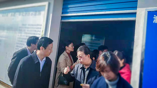 全国农技推广中心王福祥副主任、江西农业农村厅刘光华副厅长就水肥一体化系统做深入交流